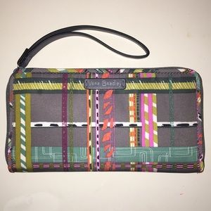 Vera Bradley zipper wallet: wristlet